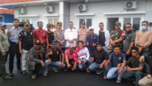 Warga Kampung Mengkapan Mendatangi Pelabuhan Roro Tanjung Buton