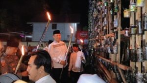 Jaga dan Lestarikan Malam 27 Likur, Bupati Bengkalis Resmikan Festival Lampu Colok di Desa Senggoro