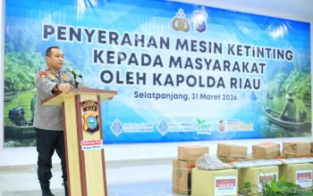 Kapolda Riau Salurkan Mesin Ketinting, Dorong Ekonomi Nelayan Meranti