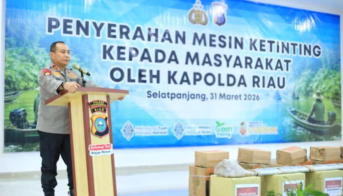 Kapolda Riau Salurkan Mesin Ketinting, Dorong Ekonomi Nelayan Meranti