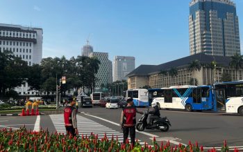 Polisi Gelar Strong Point di Jakarta, Pengamanan Humanis Jaga Kelancaran Pagi Hari