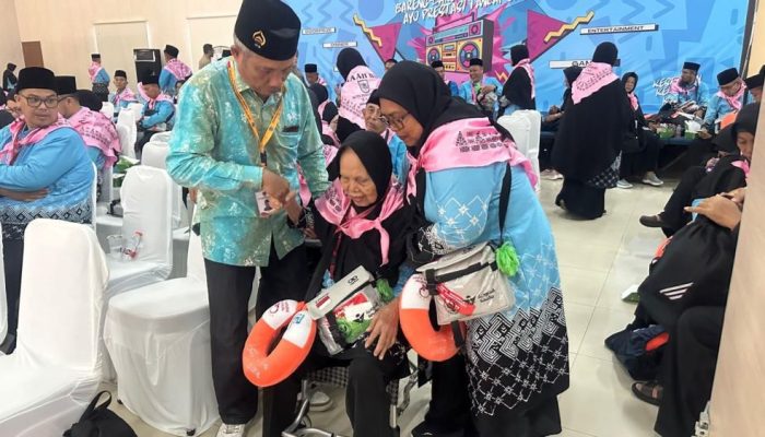 424 Jamaah Haji Riau Kloter Pertama Berangkat dari Bandara SSK II Pekanbaru