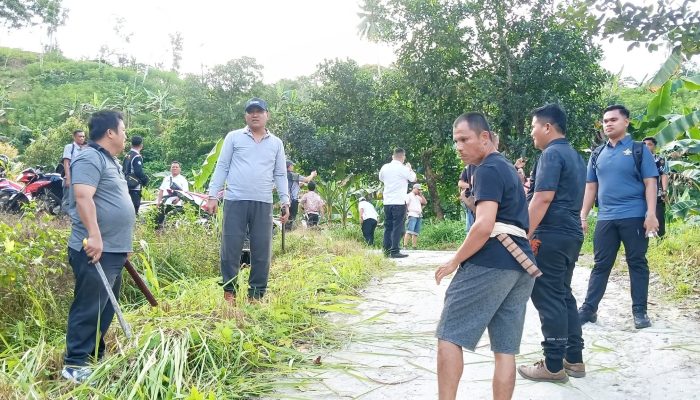 Wakil Bupati Nias Selatan Ikut Gotong Royong Bersama Masyarakat Kecamatan Onolalu 