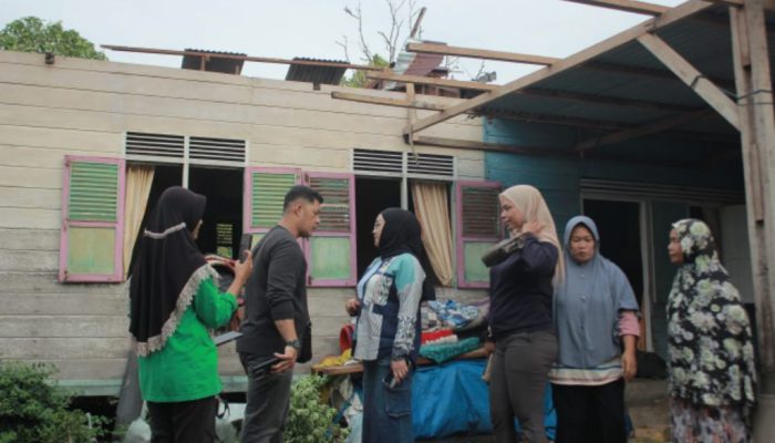Iyeth Bustami Turun Langsung ke Lokasi Puting Beliung, Salurkan Bantuan dan Desak Perbaikan Infrastruktur