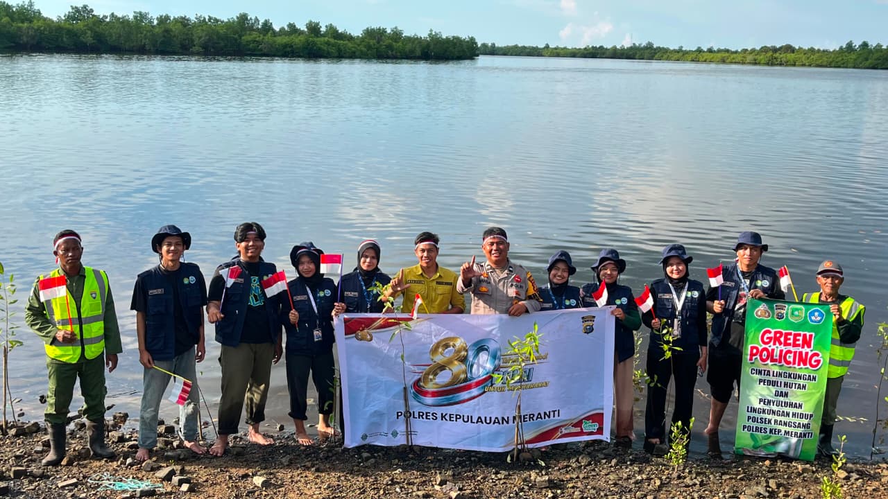 Penanaman Mangrove di Desa Bungur Sambut Bhayangkara ke-80