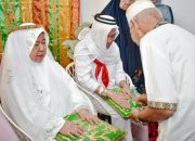 Tangis Haru Sambut Kepulangan Jamaah Haji Meranti, Diarak Kompang hingga Tepung Tawar