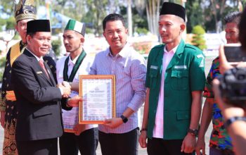 Hari Bhayangkara, Ketua PWI Meranti Terima Penghargaan atas Dedikasi Jaga Independensi Pers