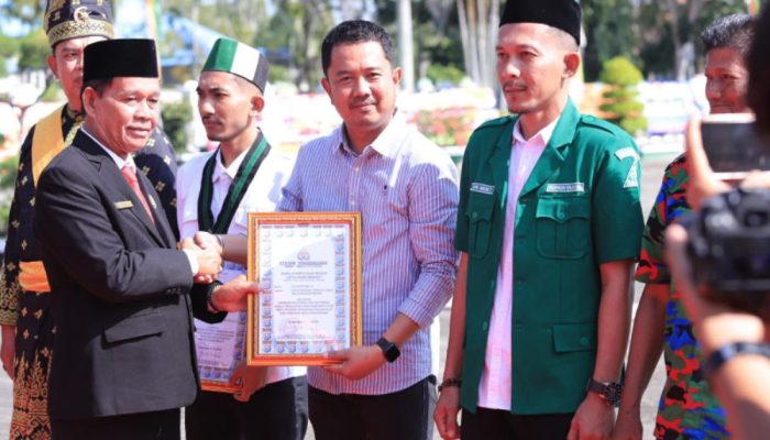 Hari Bhayangkara, Ketua PWI Meranti Terima Penghargaan atas Dedikasi Jaga Independensi Pers