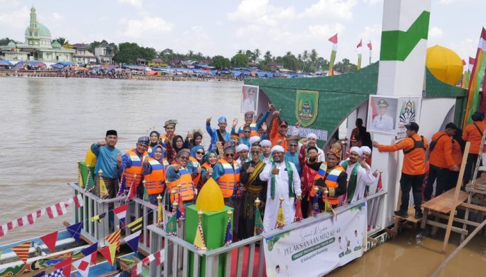 Bupati Rohil Meriahkan Parade Perahu Hias MTQ Riau, Syiar Islam dan Budaya Melayu Bersatu