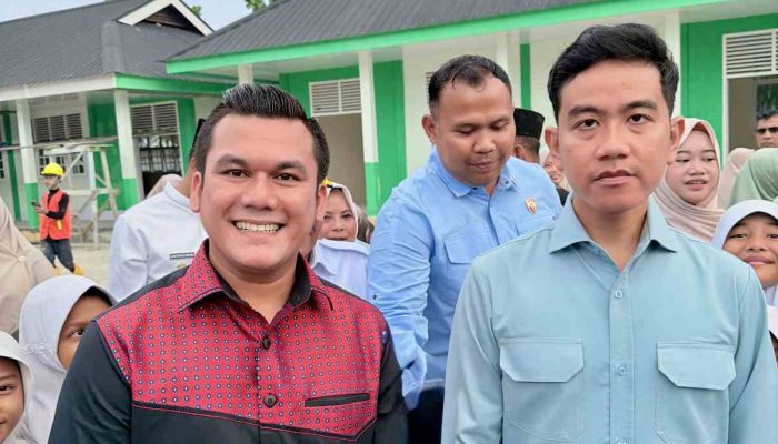 Gibran Tinjau Sekolah di Rokan Hilir, Pastikan Renovasi dan Program MBG Berjalan Optimal
