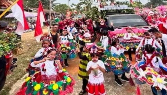 Mobil Hias “MBG” Jadi Sorotan Pawai Kemerdekaan Bukit Subur