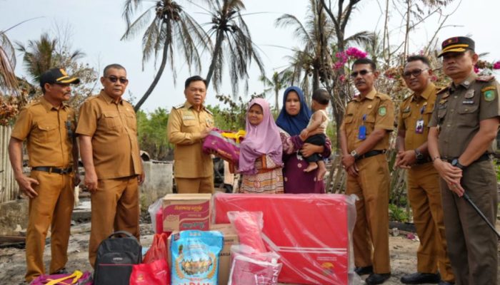 Rumah Ludes Terbakar, Bupati Meranti Janji Bangun Kembali